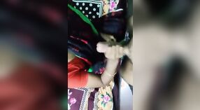 Bangla maid satisfait les désirs de son maître avec une pipe sensuelle dans une vidéo MMS 1 minute 20 sec