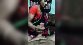 Bangla maid satisfait les désirs de son maître avec une pipe sensuelle dans une vidéo MMS 2 minute 20 sec