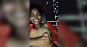 Bangla maid satisfait les désirs de son maître avec une pipe sensuelle dans une vidéo MMS 4 minute 20 sec