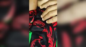Bangla maid satisfait les désirs de son maître avec une pipe sensuelle dans une vidéo MMS 5 minute 00 sec