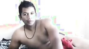 ジャイプールのアマチュアインドの妻は、彼女の配偶者と一緒にウェブカメラでセクシーな体を披露します 7 分 00 秒