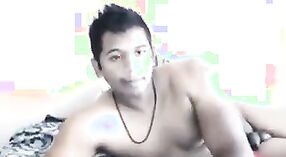 Amador indiano Esposa de Jaipur mostra seu corpo sexy na webcam com seu cônjuge 9 minuto 40 SEC