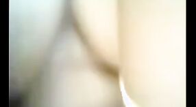 పెద్ద వక్షోజాలతో ఉన్న భారతీయ అమ్మాయి గొప్ప ఆరుబయట నుండి బయటపడుతుంది 4 మిన్ 40 సెకను