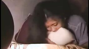 या हार्डकोर व्हिडिओमध्ये भारतीय किशोरवयीन मुलीला तिचा गुदद्वारासंबंधीचा आनंदाचा पहिला चव मिळतो 4 मिन 20 सेकंद