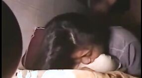 या हार्डकोर व्हिडिओमध्ये भारतीय किशोरवयीन मुलीला तिचा गुदद्वारासंबंधीचा आनंदाचा पहिला चव मिळतो 6 मिन 20 सेकंद
