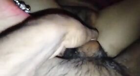 Video seks omah pasangan india sing uap nampilake pasangan desi sing ngusap kucing saben liyane 9 min 30 sec