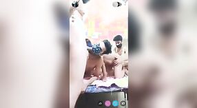 Desi trio com Boquete, Estilo cachorrinho e sexo hardcore na cam ao vivo 2 minuto 00 SEC