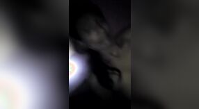 Pakistaanse leraar en student engage in stomende anale seks in het donker 4 min 20 sec