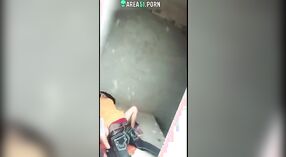 Mahasiswa Desi dan pacarnya tertangkap basah melakukan seks di luar ruangan 0 min 0 sec