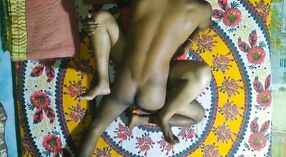インドのカップルは、自家製のセックスでザーメンにふける 8 分 40 秒