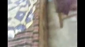 शर्मीली भारतीय पत्नी पुनम इस देसी अश्लील वीडियो में शरारती हो जाता है 5 मिन 50 एसईसी