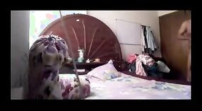 Indiano moglie prende intimate con neighbor's figlio in nascosto camma video 2 min 00 sec