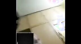 Gadis perguruan tinggi menjadi nakal di webcam dengan telepon seks 3 min 20 sec