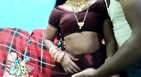 దేశీ అర్ధ-సోదరి మంచం మీద ఆమె ప్రేమికుడి చేత కొట్టబడుతుంది 3 మిన్ 20 సెకను