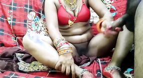దేశీ అర్ధ-సోదరి మంచం మీద ఆమె ప్రేమికుడి చేత కొట్టబడుతుంది 8 మిన్ 20 సెకను