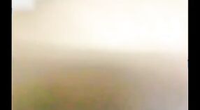 மோசடி இந்திய அண்டை வீட்டார் இந்த வீடியோவில் விரல் மற்றும் புணர்வைப் பெறுகிறார்கள் 2 நிமிடம் 20 நொடி