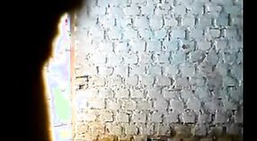 La séance de baignoire de Bhabhi filmée en caméra cachée 15 minute 20 sec