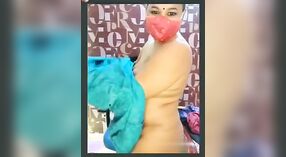 Busty دیسی بابھی رکھتا ہے پر ایک جنگلی شو کے سامنے کیمرے 5 کم از کم 00 سیکنڈ