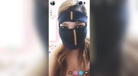 Fans bisexuales XXX hacen videos de Desi follándolos a lo perrito y en vivo por teléfono 7 mín. 40 sec