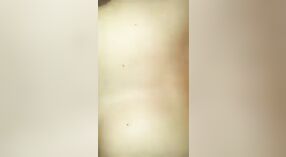 Desi Randi lässt ihre nuttige Seite in einer Hardcore-MMS-Szene freilegen 2 min 00 s