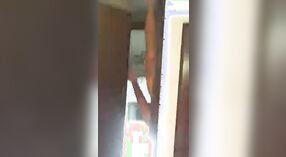 Desi Randi lässt ihre nuttige Seite in einer Hardcore-MMS-Szene freilegen 4 min 40 s