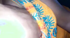 మేజోళ్ళలో హాట్ పసికందును కలిగి ఉన్న దేశీ సెక్స్ వీడియో ఆమె వెంట్రుకల పుస్సీని ఇబ్బంది పెట్టడం 0 మిన్ 50 సెకను