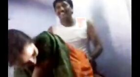 Tía india con sari se ensucia en un escándalo sexual en casa! 2 mín. 40 sec