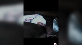 Diwasa aunty kang wulu irisan nemu pleased dening penis lan driji ing desi jinis video 1 min 40 sec