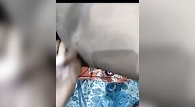 Celah berbulu bibi dewasa disenangi oleh penis dan jari dalam video seks desi 3 min 10 sec