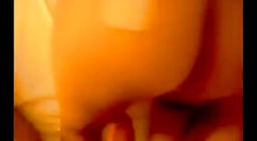 Смотрите, как большие сиськи этой индийской бхабхи подпрыгивают в позе наездницы в этом видео от первого лица 1 минута 40 сек
