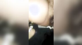 Vagina berbulu Desi bhabhi disenangi oleh tetangga yang seksi dalam video porno desi ini 2 min 20 sec
