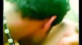 இந்திய மனைவியின் மொட்டையடித்த புண்டை ஒரு நீராவி ஆன்லைன் ஆபாச வீடியோவில் வெளிப்படும் 0 நிமிடம் 0 நொடி