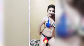 La estrella porno india Ganyan Aras se desnuda y se pone traviesa 2 mín. 30 sec
