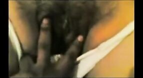 La esposa india de Desi hace una mamada sensual en este video 1 mín. 20 sec