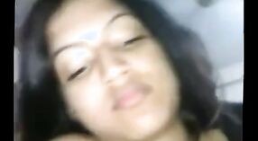 Indyjski bhabhi z duży cycki cheats na jej lokator w Chennai 12 / min 20 sec