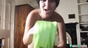 El último video desnudo de Desi en Instagram: un éxito viral 4 mín. 20 sec