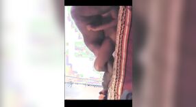 దేశీ వేశ్య హార్నీ మ్యారేడ్ మ్యాన్ యొక్క లైంగిక కోరికలను నెరవేరుస్తుంది 2 మిన్ 40 సెకను