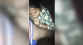 Bangla tình dục video features một nóng desi babe giving một cứng blowjob 1 tối thiểu 40 sn