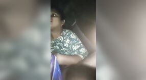 Bangla sex video zeigt ein heißes desi Babe, das einen harten Blowjob gibt 0 min 0 s