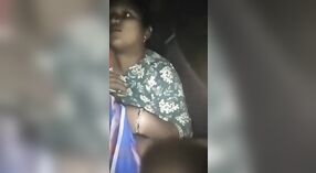 Bangla sex video zeigt ein heißes desi Babe, das einen harten Blowjob gibt 0 min 40 s