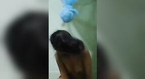 Adolescente indiana gata geme como ela monta um pau duro 0 minuto 0 SEC