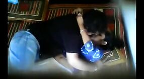 Tante uit Maharashtra vervult haar seksuele verlangens op webcam 1 min 50 sec