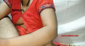 দেশি গাই তার খালাকে একটি হ্যান্ডজব এবং একটি গরম ত্রয়ীতে ভগফাকিং দেয় 2 মিন 20 সেকেন্ড