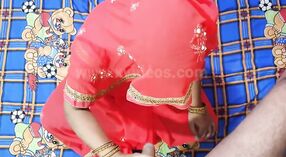 Bhabhi em um sari recebe seu bichano martelado duro em doggystyle 1 minuto 50 SEC