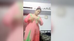 Hausgemachtes Video vom Striptease eines südindischen Mädchens 5 min 00 s