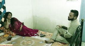 Любительская индийская милфа Бхабхи трахает свои большие сиськи и задницу Деваром в горячем ХХХ видео 0 минута 0 сек