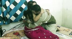 Любительская индийская милфа Бхабхи трахает свои большие сиськи и задницу Деваром в горячем ХХХ видео 3 минута 20 сек