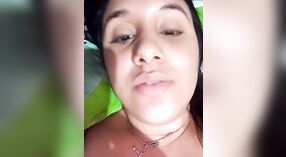 Desi impressionante corpo está em plena exibição neste caseiro MMC vídeo 4 minuto 00 SEC