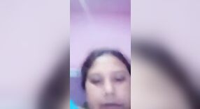 Rondborstige Indiase vrouw krijgt ondeugend met haar grote borsten 4 min 00 sec
