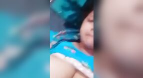 Busty indyjski żona dostaje niegrzeczny z jej duży cycki 0 / min 40 sec